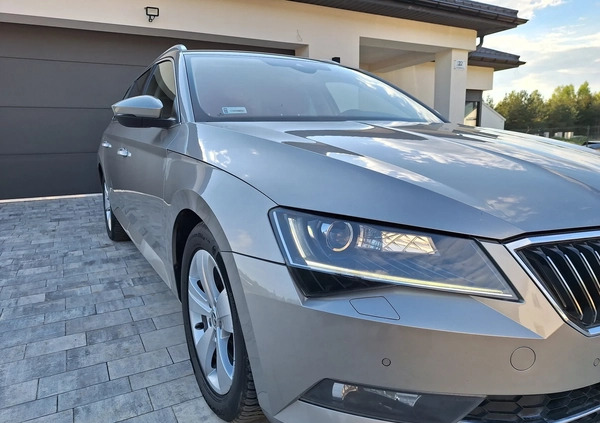 Skoda Superb cena 60900 przebieg: 254100, rok produkcji 2016 z Miasteczko Śląskie małe 596